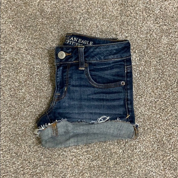AEO denim shorts in size 0 - Picture 3 of 3